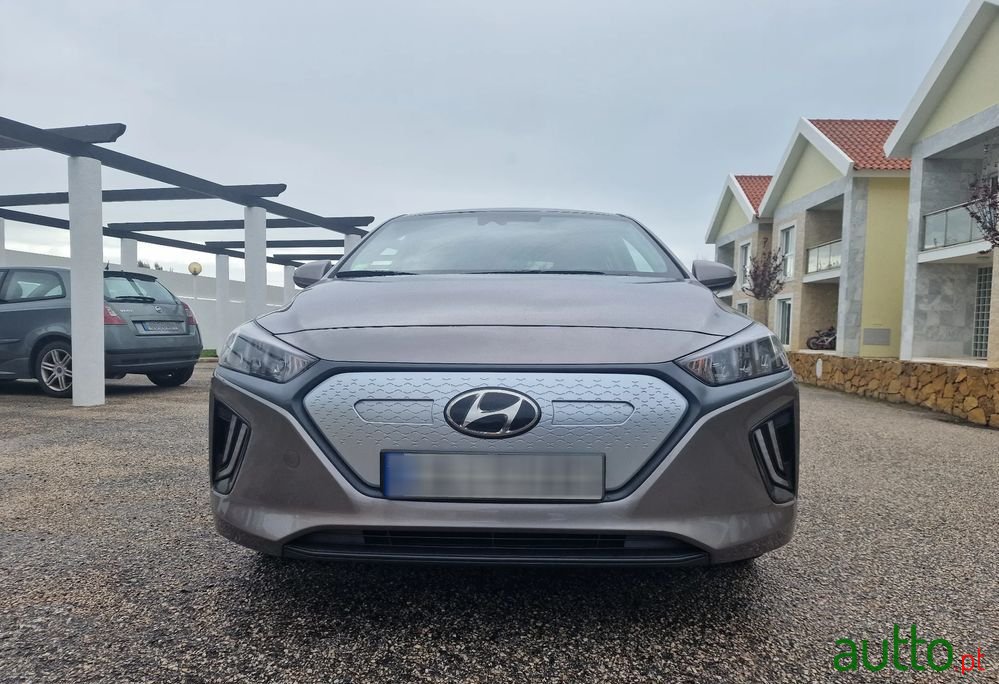 2021' Hyundai Ioniq photo #2
