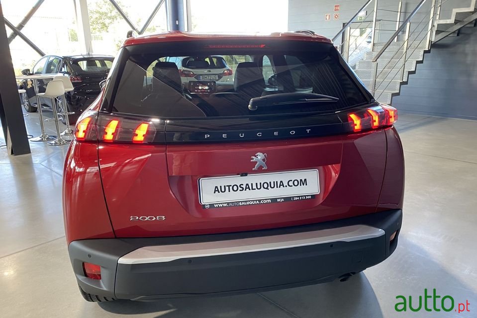 2021' Peugeot 2008 photo #3