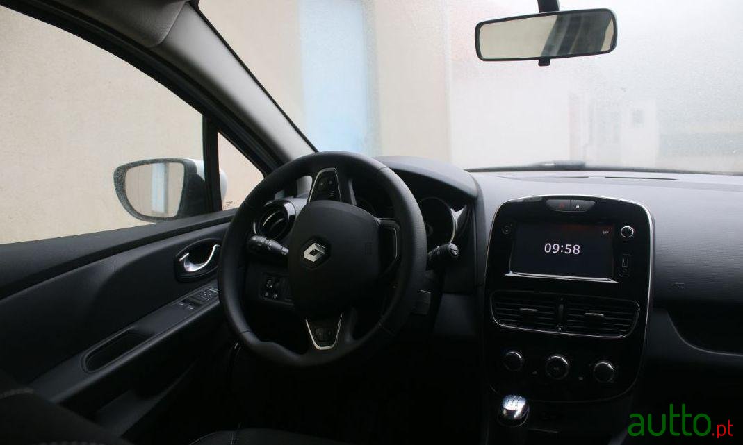 2018' Renault Clio Sport Tourer photo #1