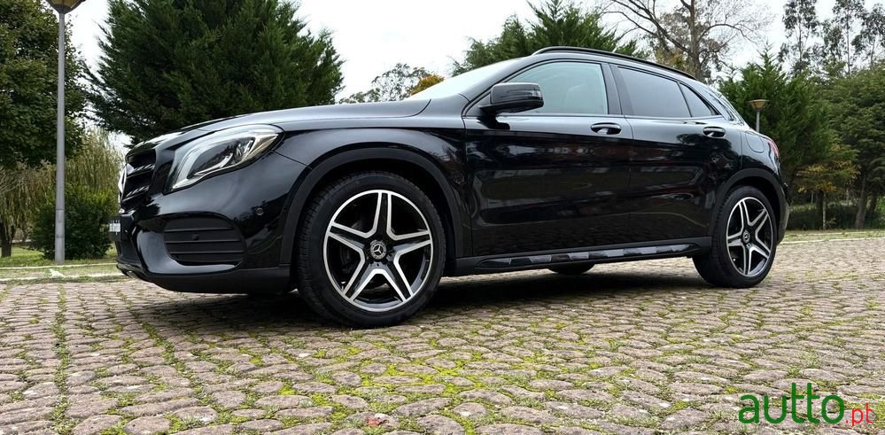 2020' Mercedes-Benz Classe Gla photo #2