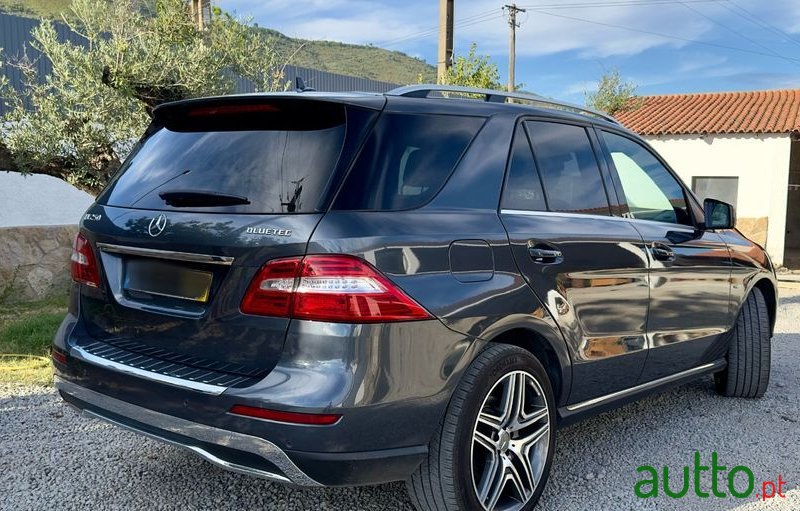 2012' Mercedes-Benz ML 250 Bluetec photo #3