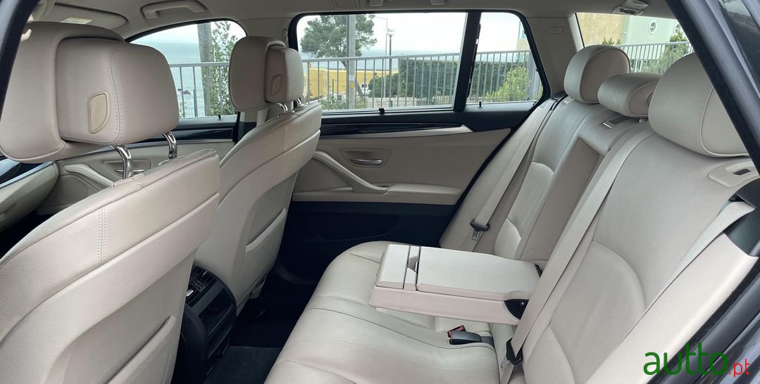 2013' BMW 520 photo #6