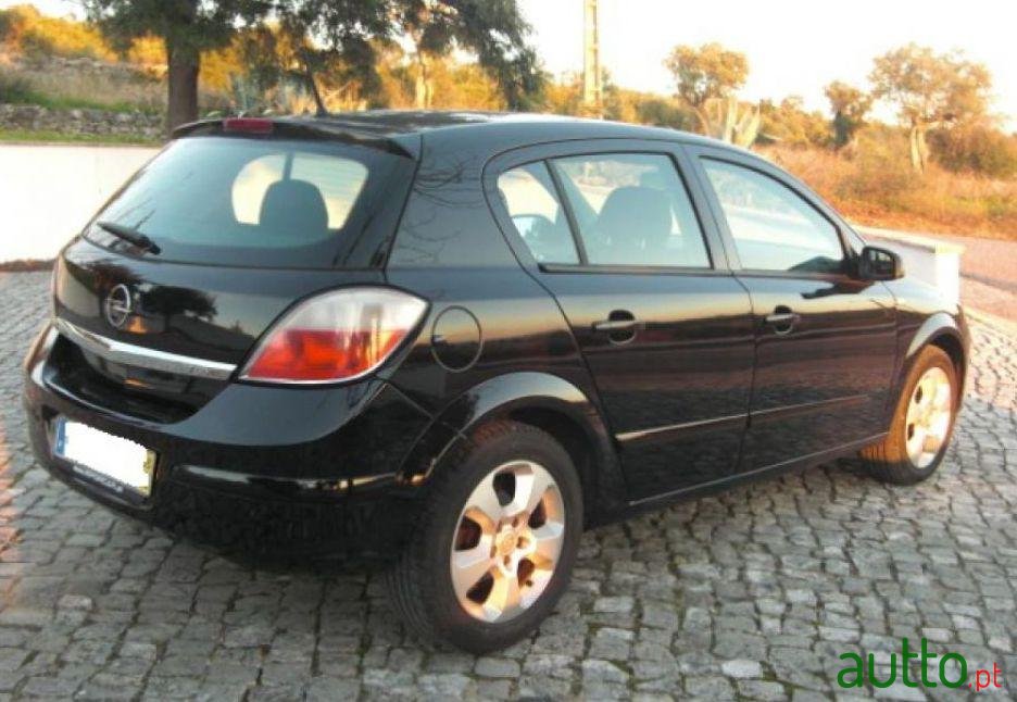 2005' Opel Astra 1.7 Cdti Elegance photo #2