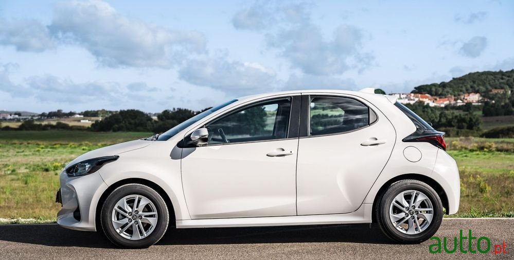 2021' Toyota Yaris photo #3