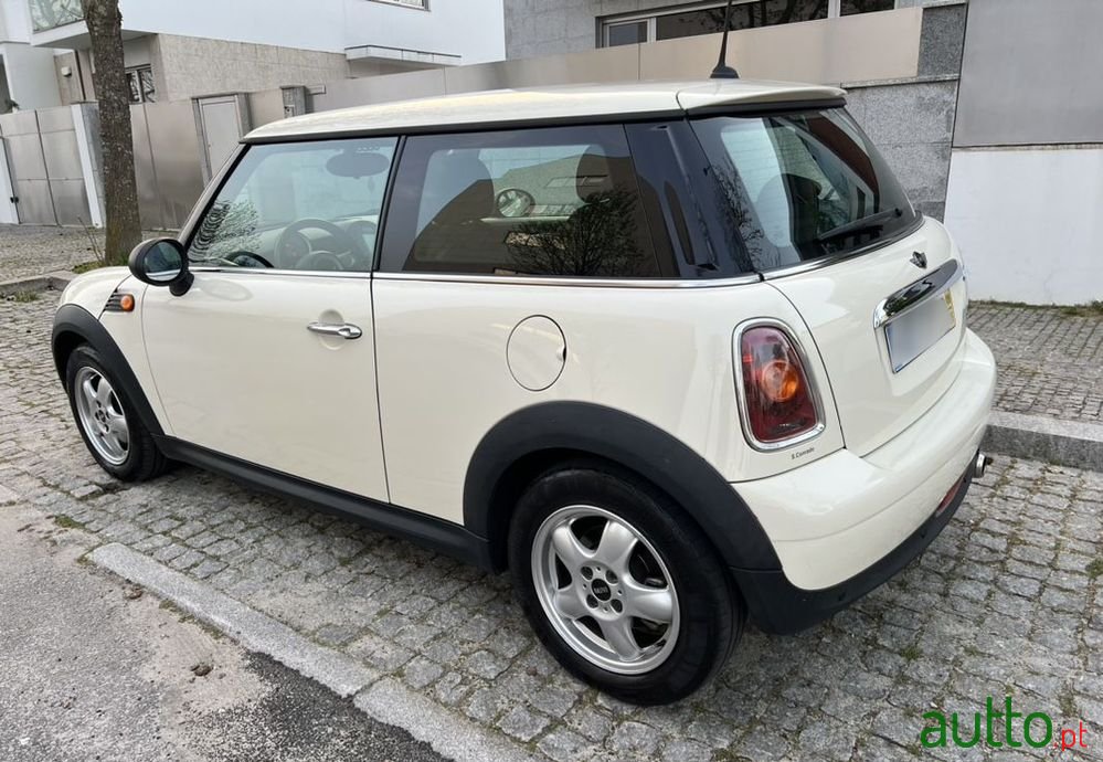 2009' MINI One Standard photo #4