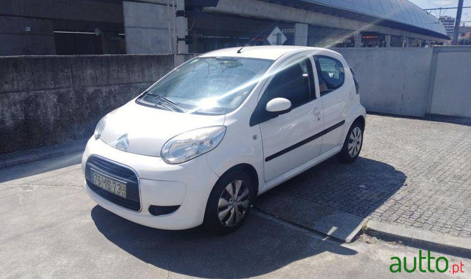 2012' Citroen C1 Seduction photo #1