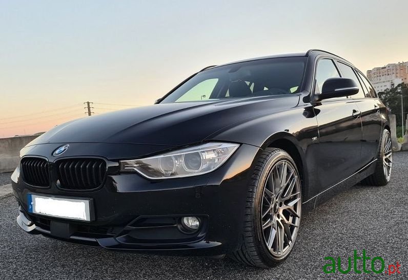 2012' BMW 320 D Touring photo #1