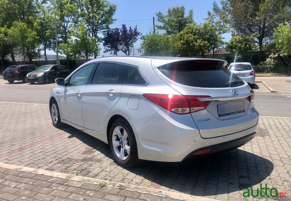 2011' Hyundai i40 Sw photo #3