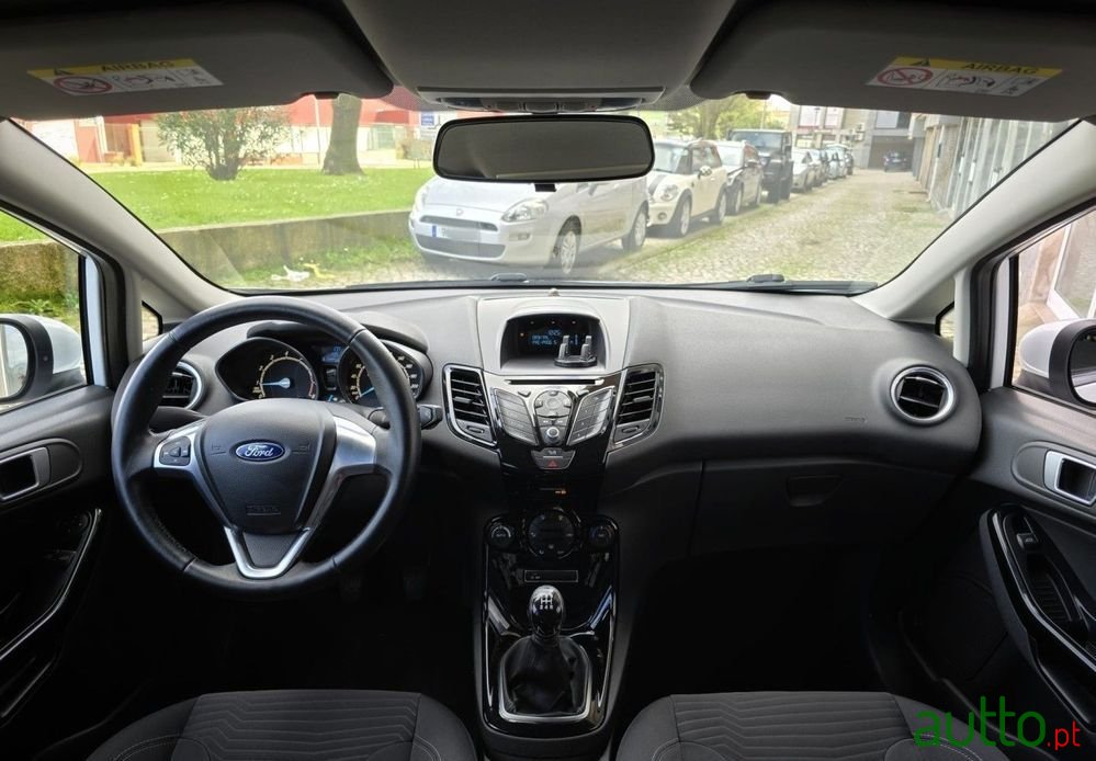 2015' Ford Fiesta photo #5