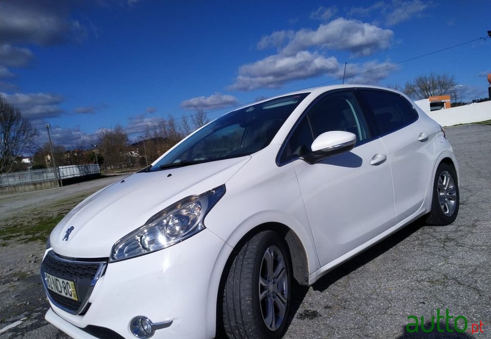 2012' Peugeot 208 photo #4