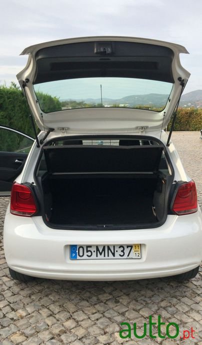 2011' Volkswagen Polo photo #5