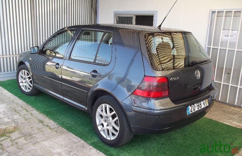 2003' Volkswagen Golf photo #2