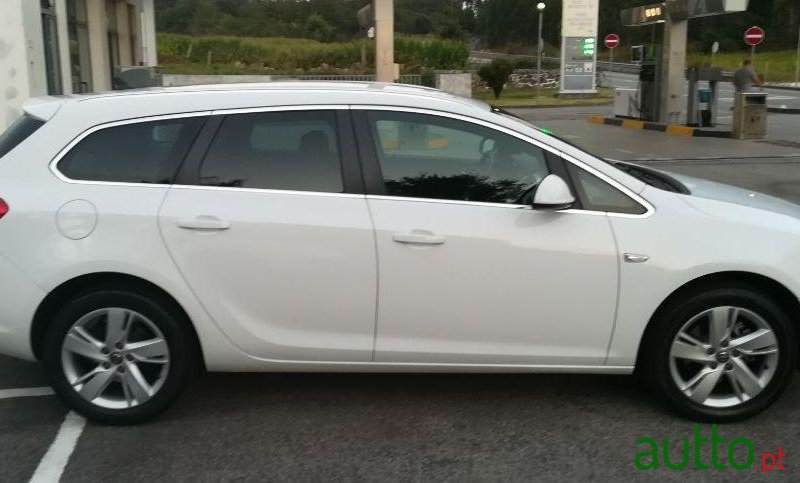 2014' Opel Astra Sports Tourer photo #3