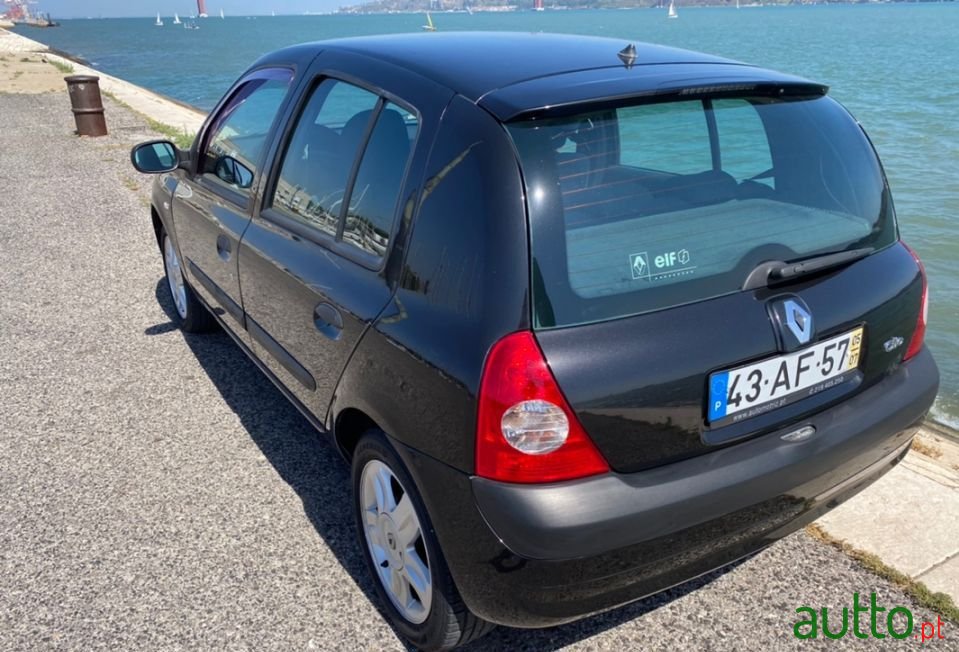 2005' Renault Clio photo #2