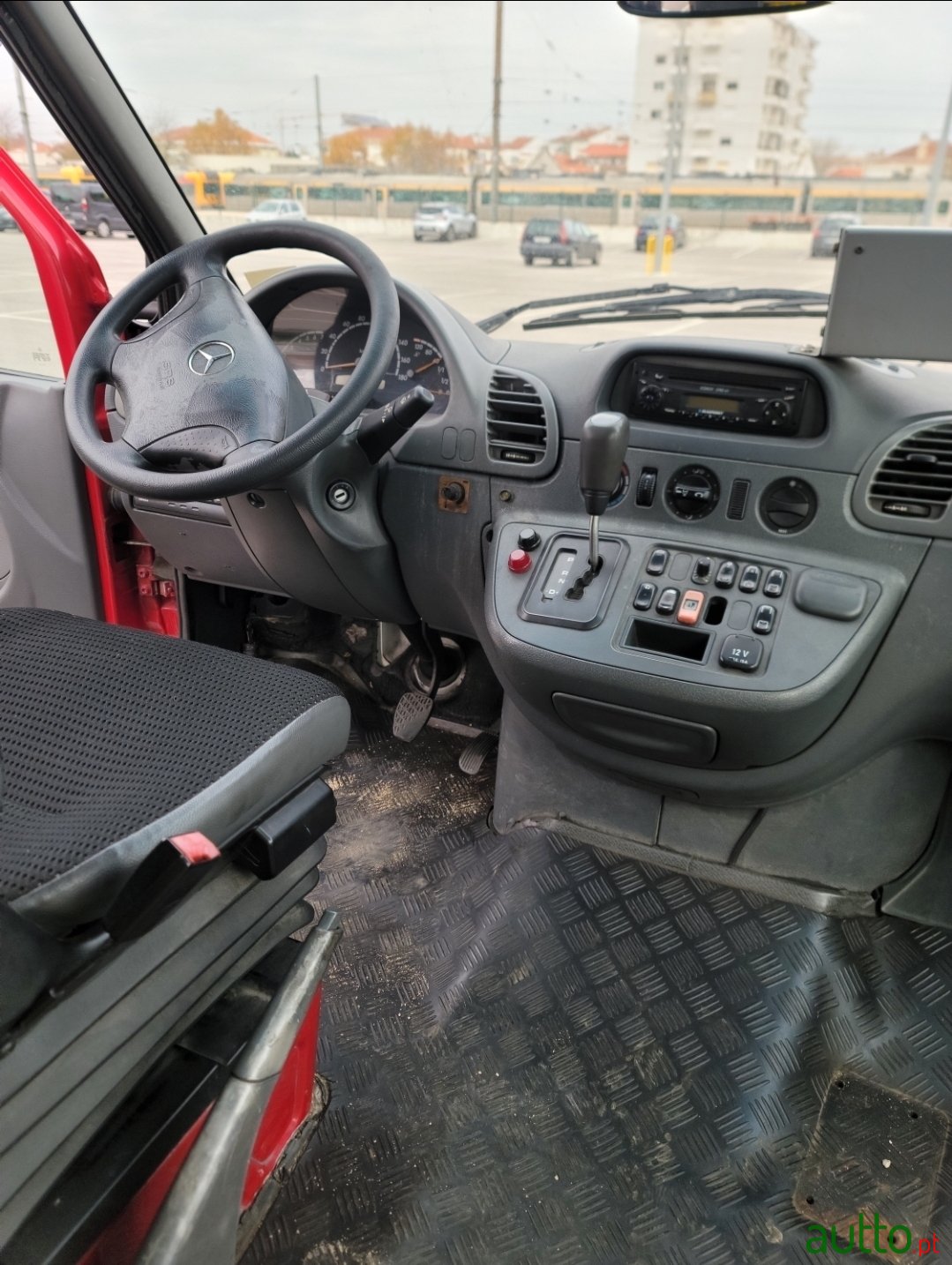 2005' Mercedes-Benz Model 416 NF DCI photo #6