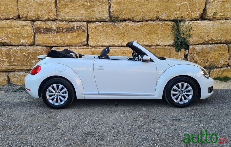 2014' Volkswagen New Beetle photo #6
