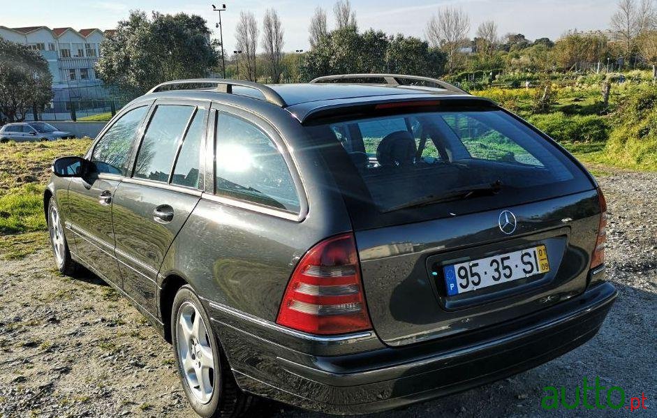 2001' Mercedes-Benz C-220 Cdi photo #1