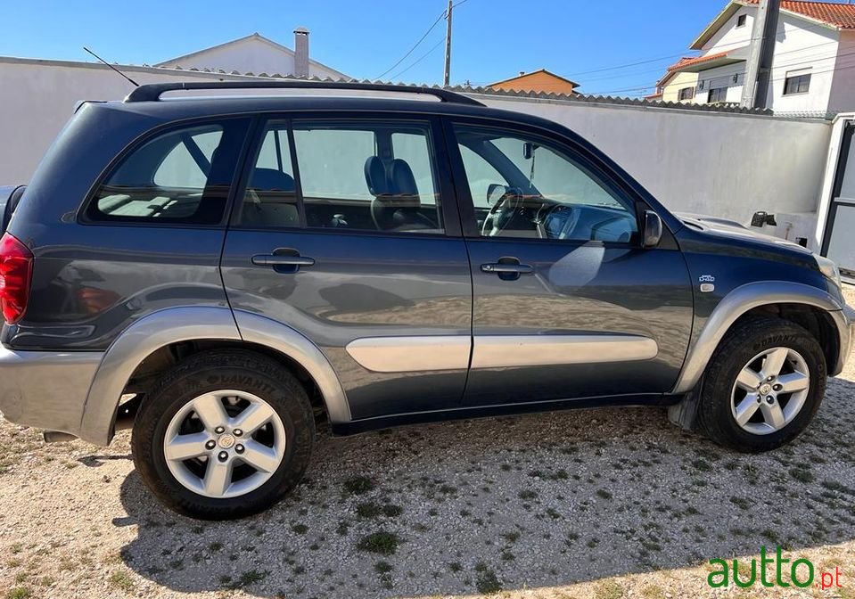 2005' Toyota RAV4 photo #1