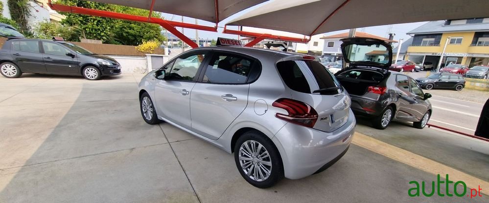 2016' Peugeot 208 photo #5