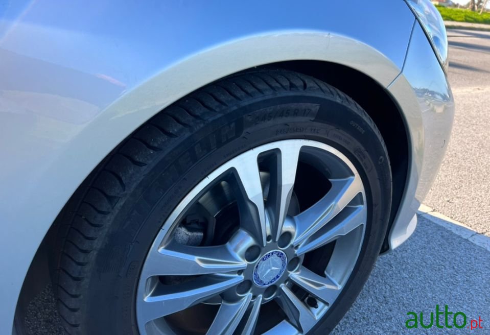 2013' Mercedes-Benz E-220 photo #3