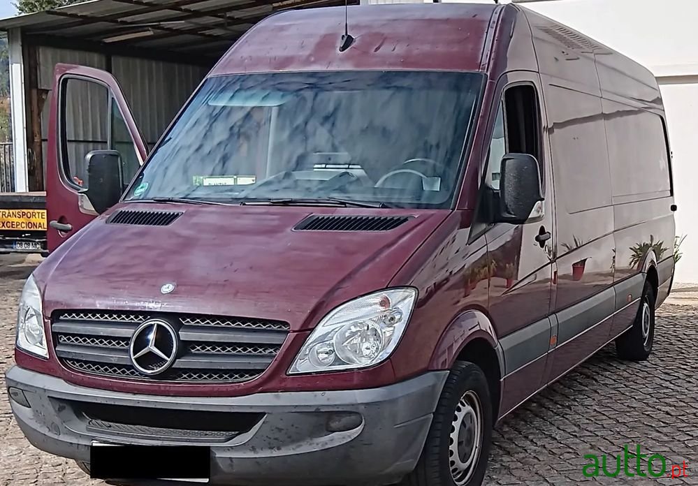 2011' Mercedes-Benz Sprinter photo #2