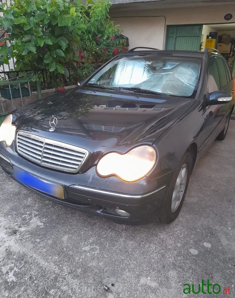 2002' Mercedes-Benz 220 photo #1