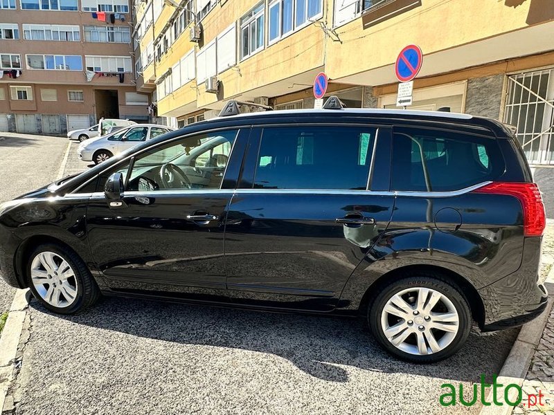 2013' Peugeot 5008 photo #5