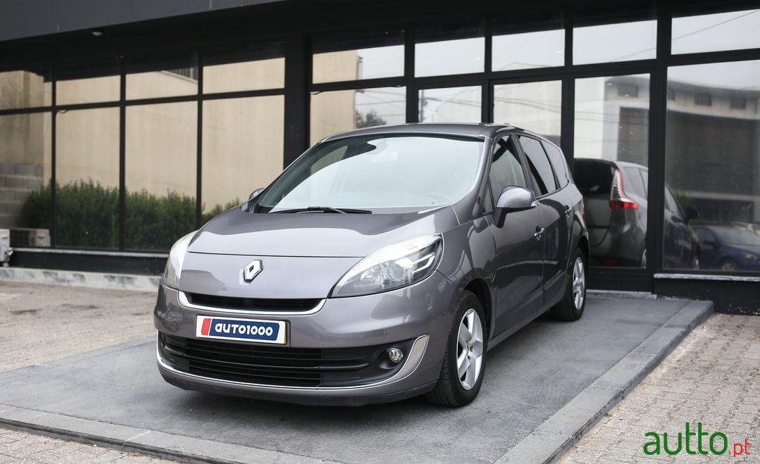2013' Renault Grand Scenic photo #1