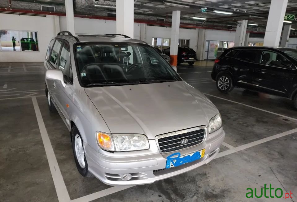 2002' Hyundai Trajet photo #2