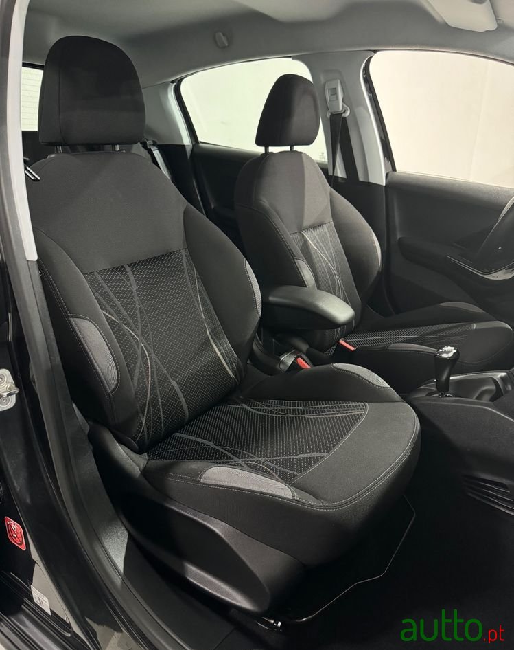 2012' Peugeot 208 photo #5