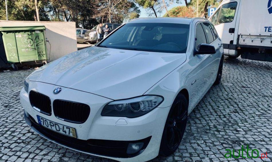 2011' BMW 525 D Touring photo #3