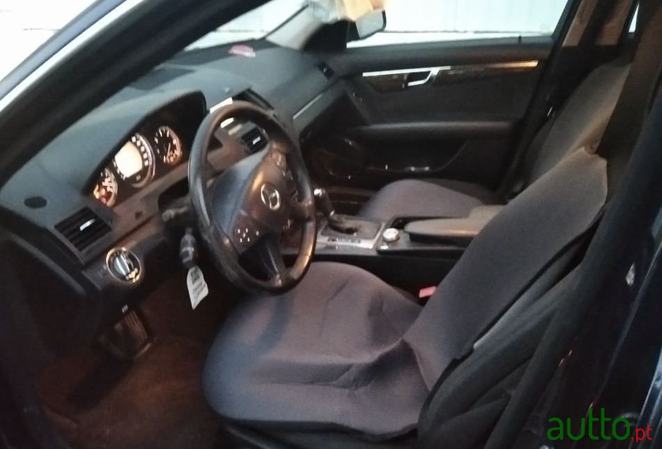 2008' Mercedes-Benz C-220 photo #2