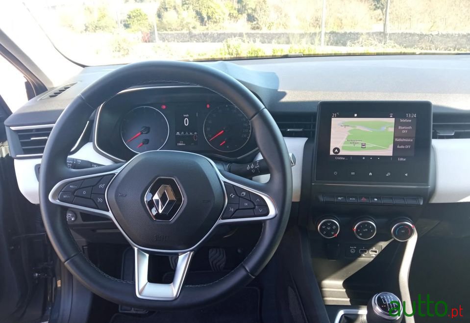 2021' Renault Clio photo #1