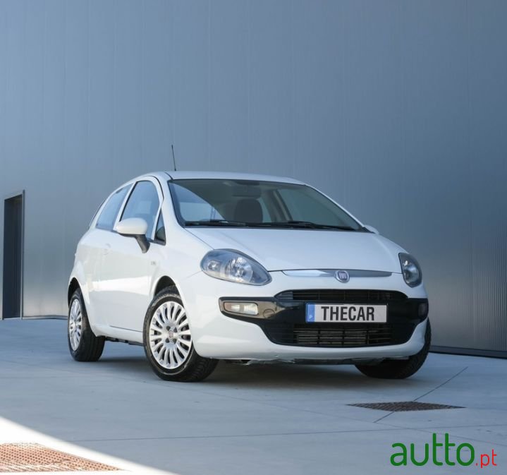 2011' Fiat Grande Punto photo #1