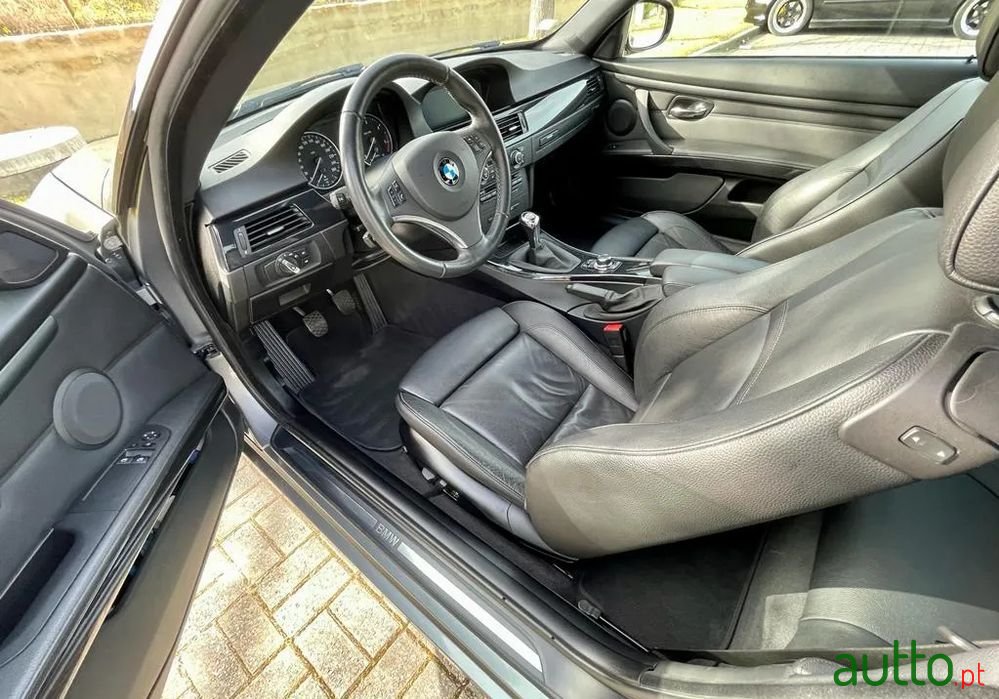 2011' BMW 320 D Xdrive Coupe photo #6