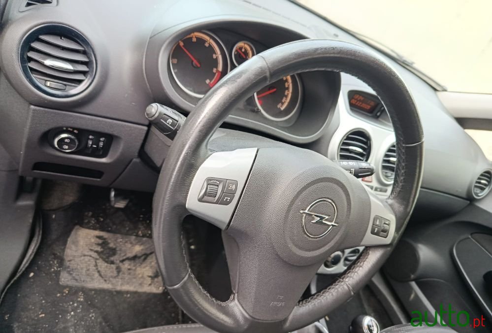 2011' Opel Corsa photo #5
