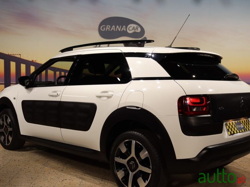 2015' Citroen C4 Cactus photo #2