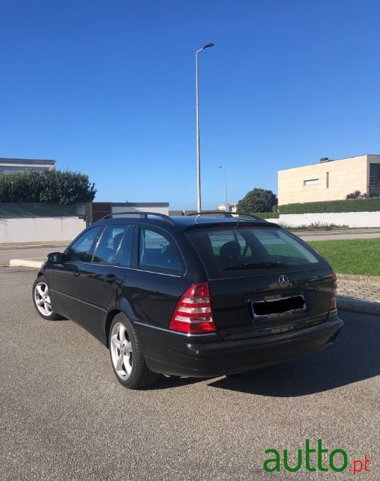 2005' Mercedes-Benz 220 photo #2