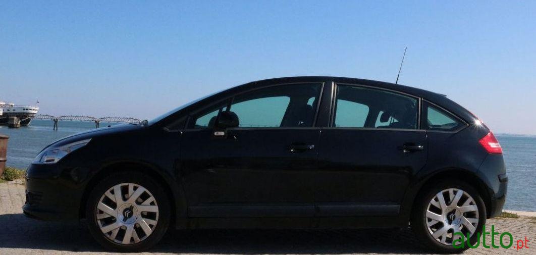 2008' Citroen C4 photo #2