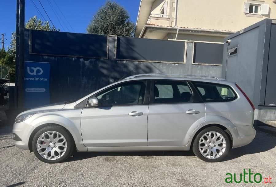 2010' Ford Focus Sw photo #3