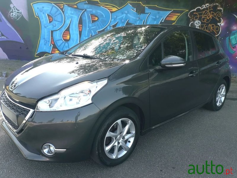 2014' Peugeot 208 1.4 Hdi Active photo #2