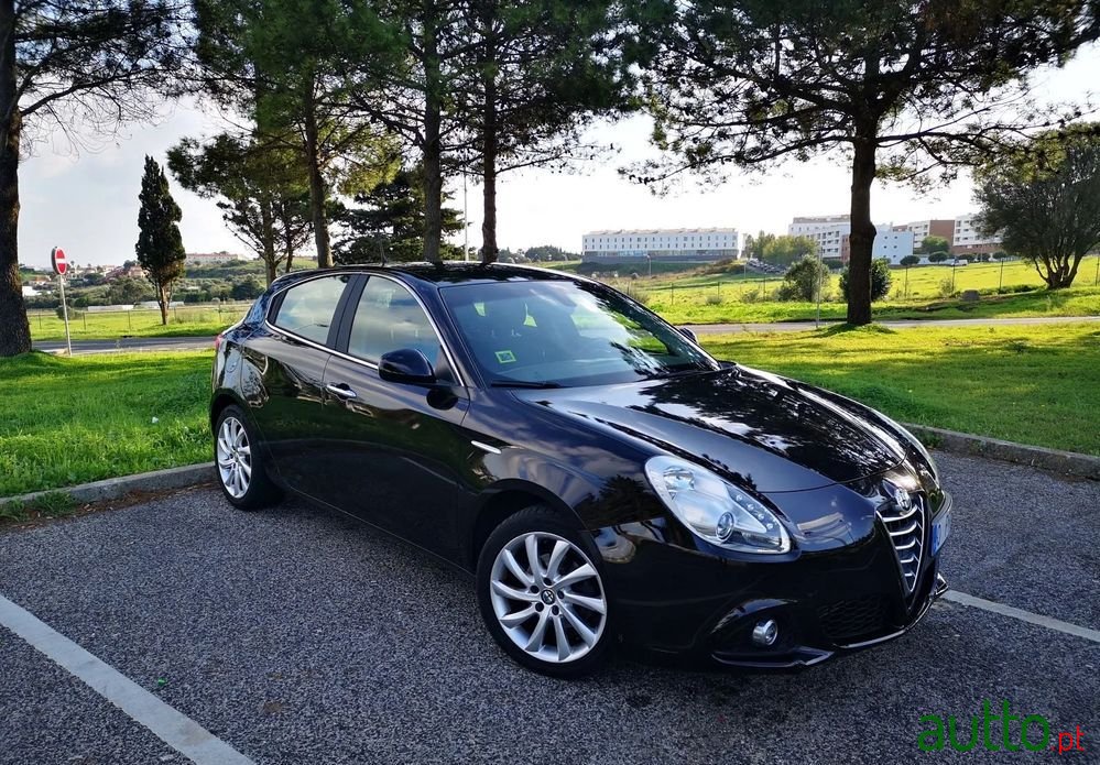 2015' Alfa Romeo Giulietta photo #1