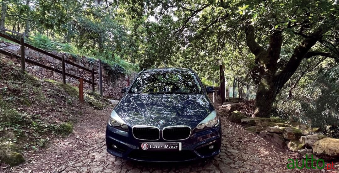 2017' BMW 216 Gran Tourer photo #3