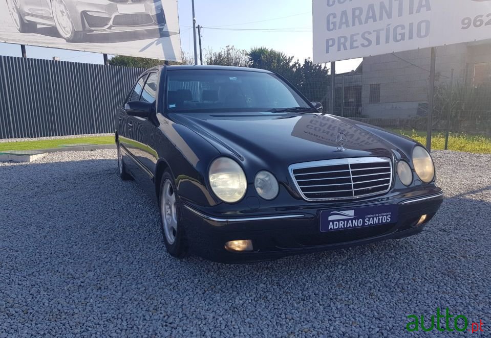 2001' Mercedes-Benz E-220 photo #2