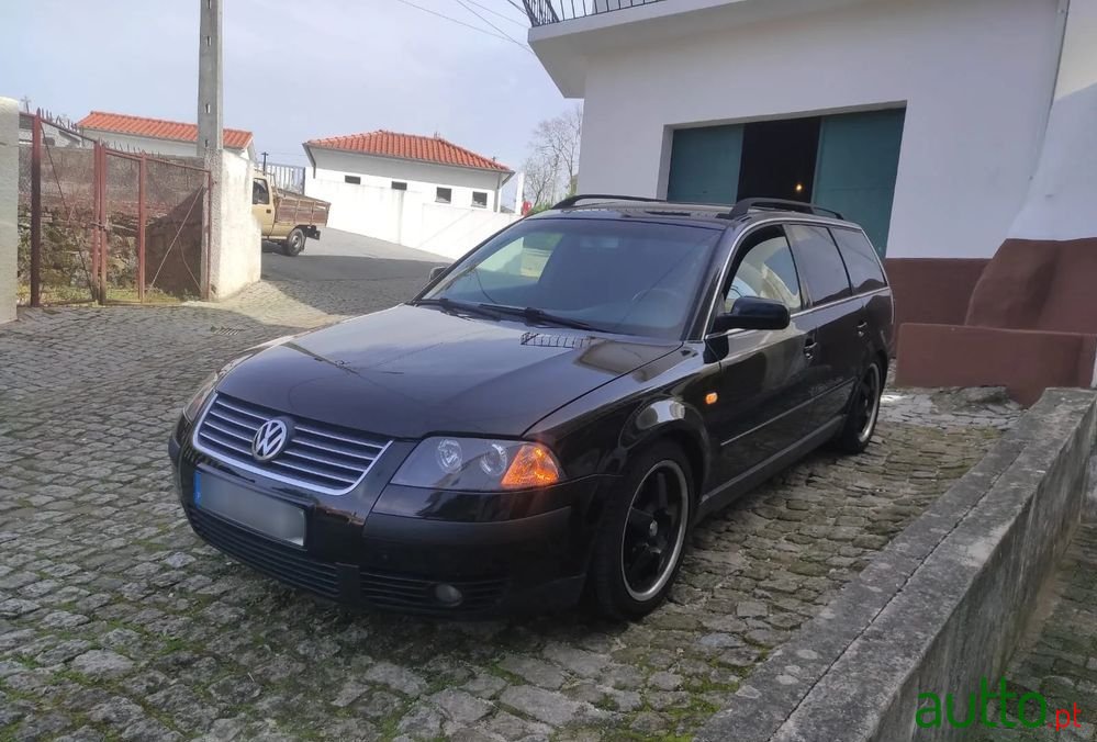 2001' Volkswagen Passat photo #4