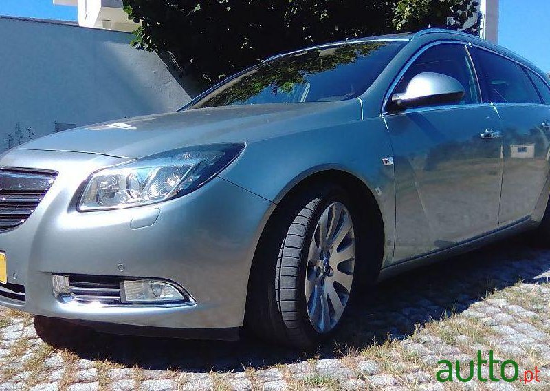 2010' Opel Insignia Sport Tourer photo #2