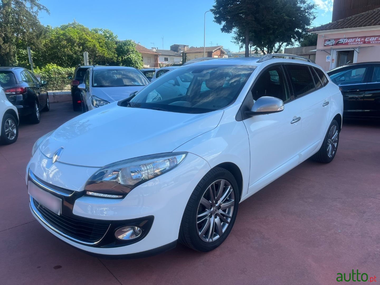 2013' Renault Megane Sport Tourer photo #1