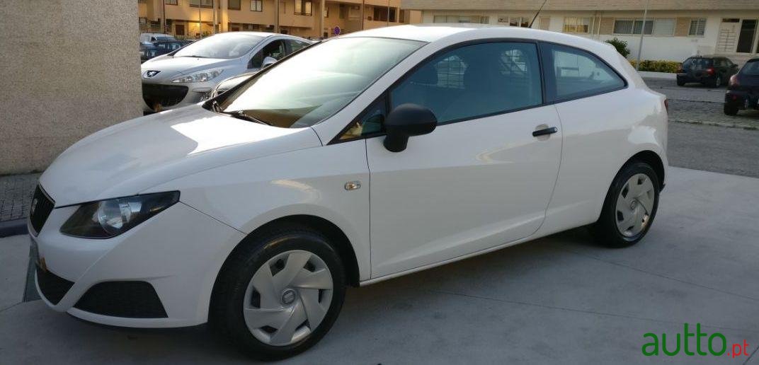 2010' SEAT Ibiza photo #3