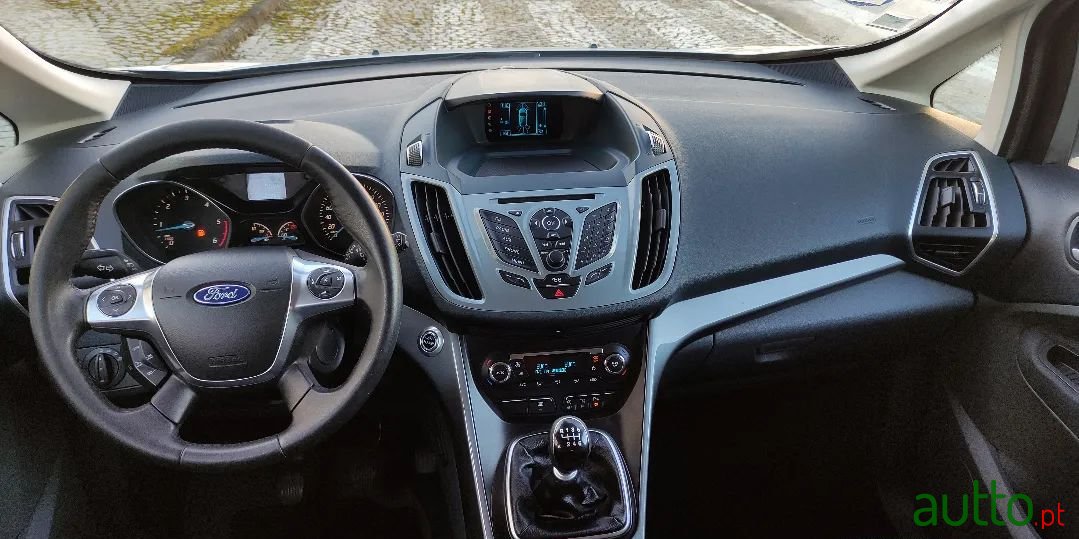 2013' Ford C-MAX photo #5