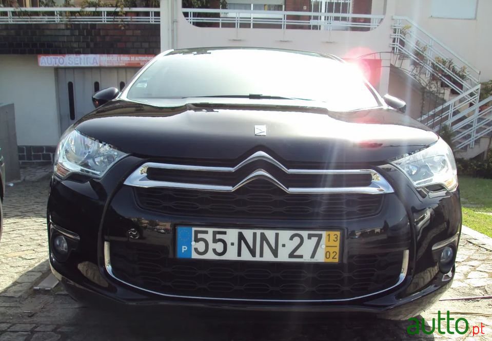 2013' Citroen DS4 photo #1